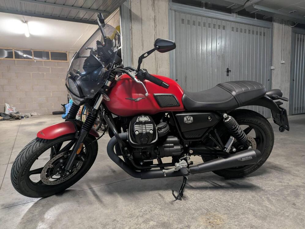 Moto Guzzi V7 Stone (2021 - 24)