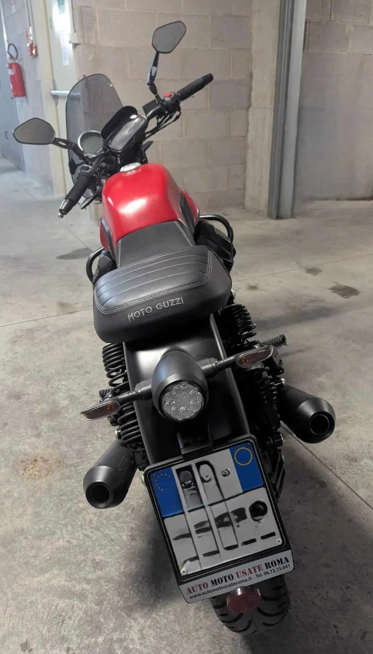Moto Guzzi V7 Stone (2021 - 24) (2)
