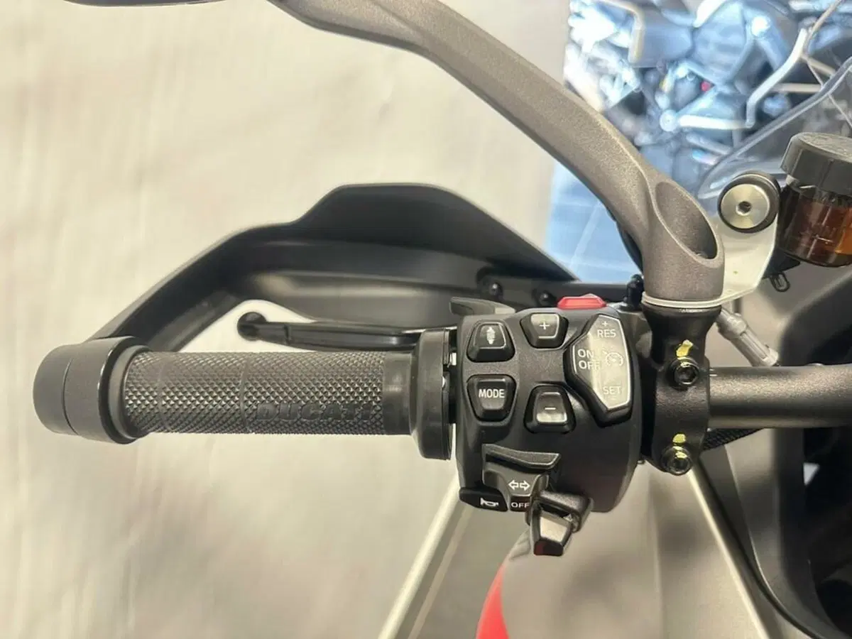 Ducati Multistrada V4 S (2021 - 24) (8)