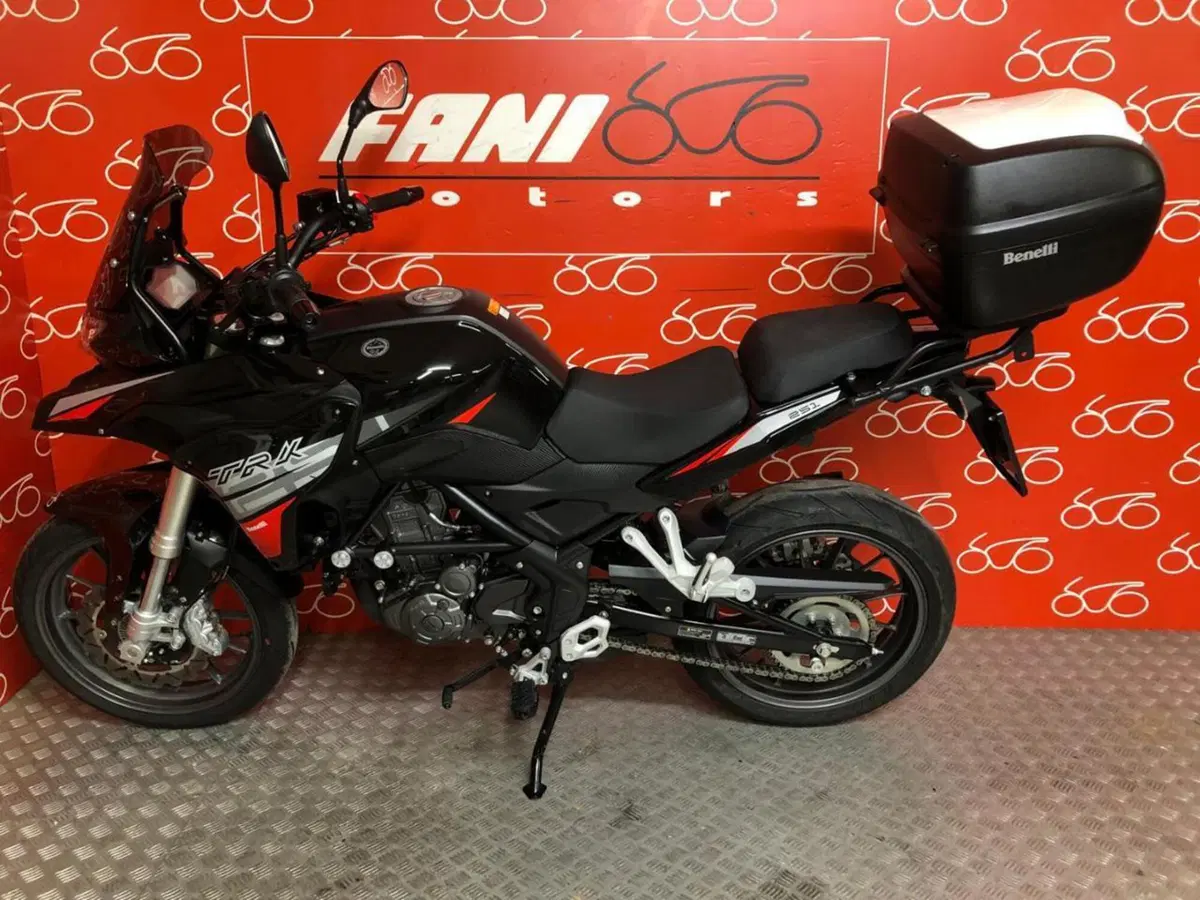 Benelli TRK 251 (2022 - 25) (3)