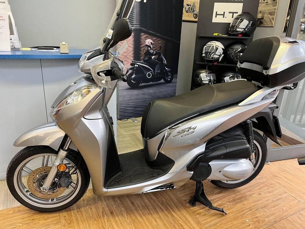 Honda SH 300 i ABS (2016 - 20) (2)