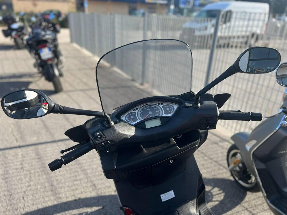 Yamaha X-Max 250 (2007 - 09) (3)