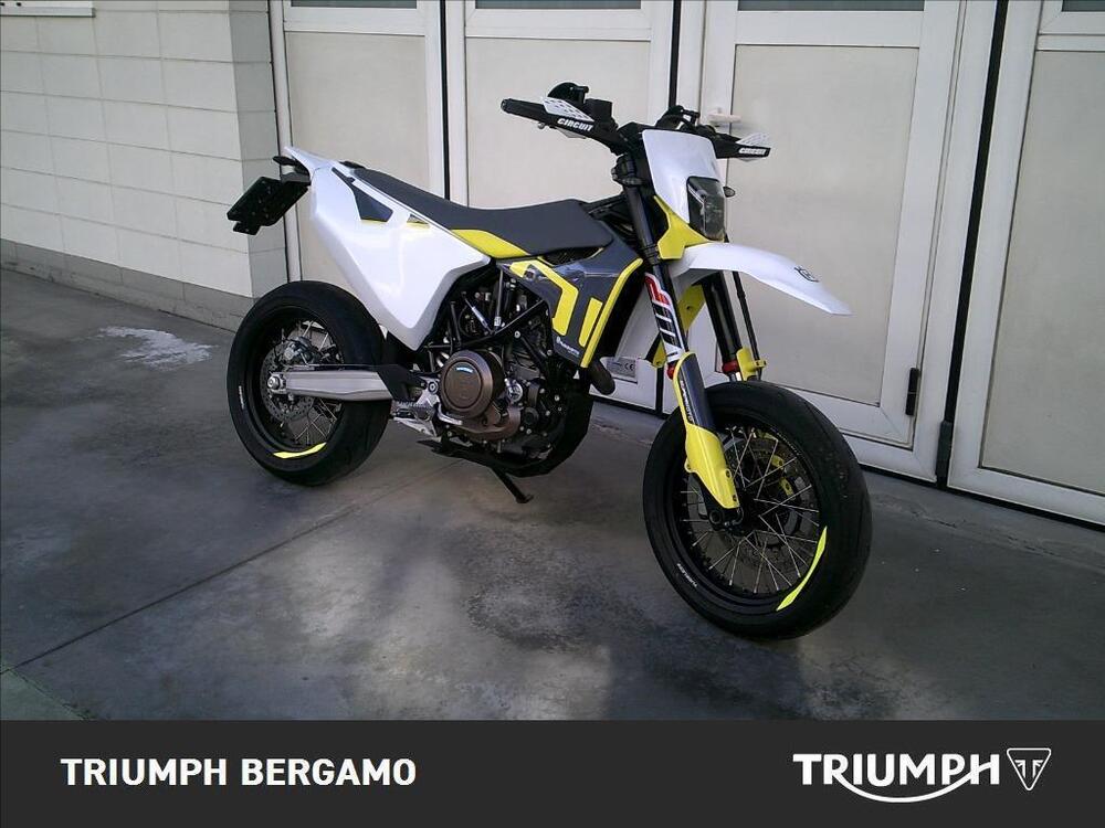 Husqvarna 701 Supermoto (2021) (2)