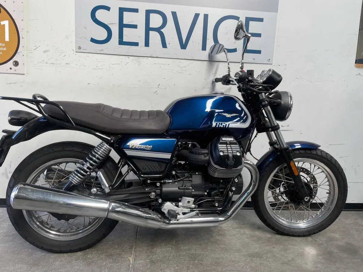 Moto Guzzi V7 Special (2021 - 24)