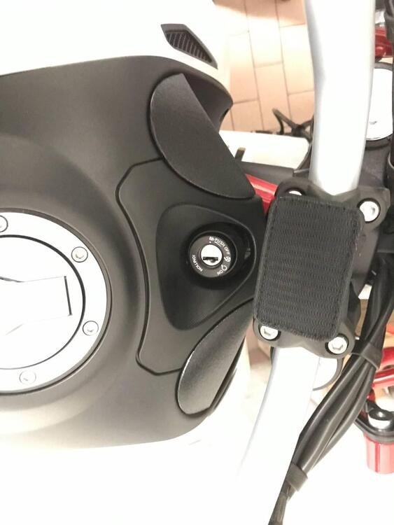 Moto Guzzi V85 TT (2021 - 23) (3)