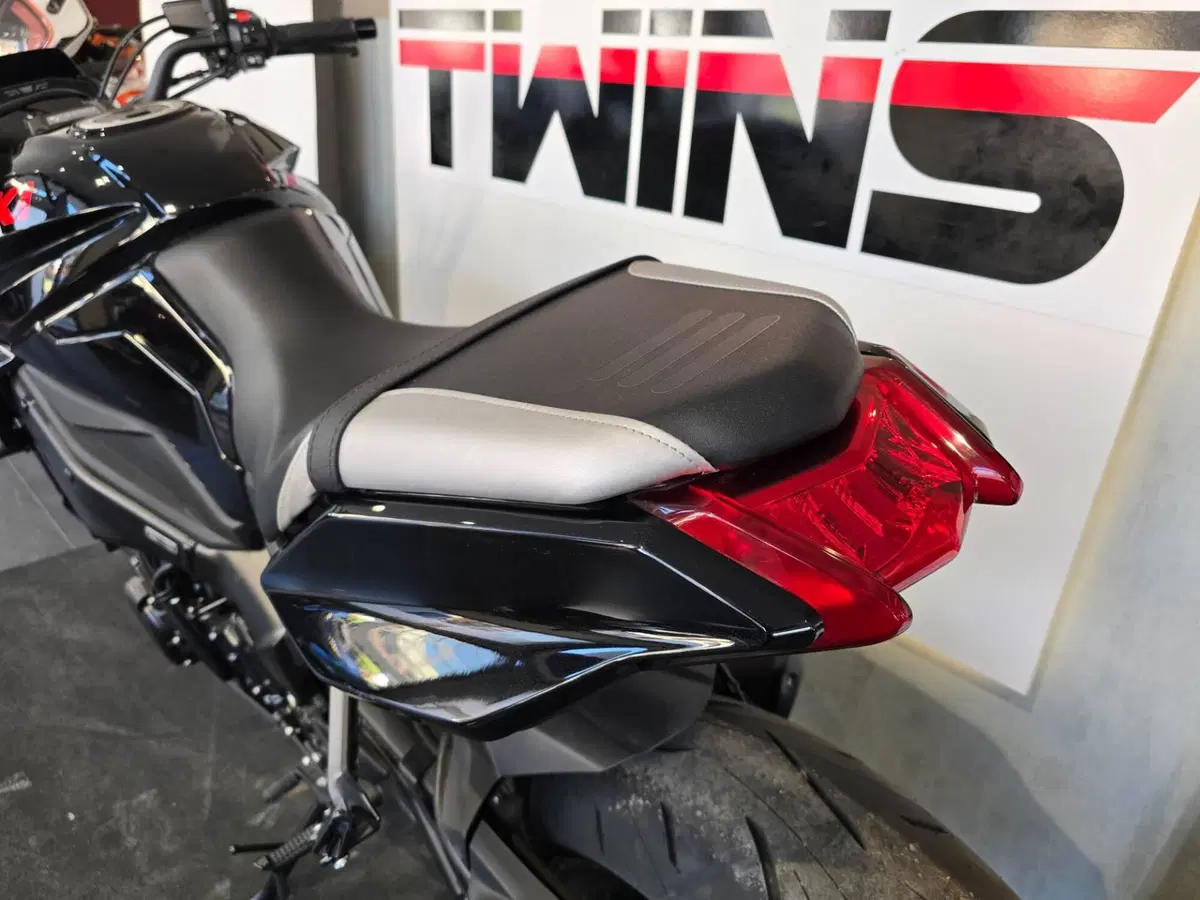 Suzuki Katana 1000 (2022 - 26) (11)