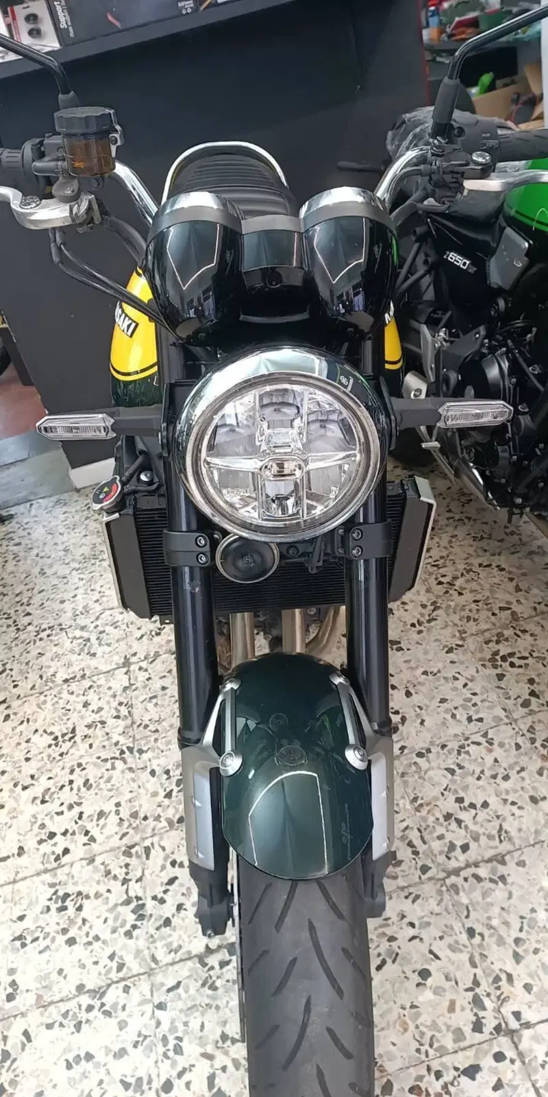 Kawasaki Z 900 RS (2022 - 25) (4)
