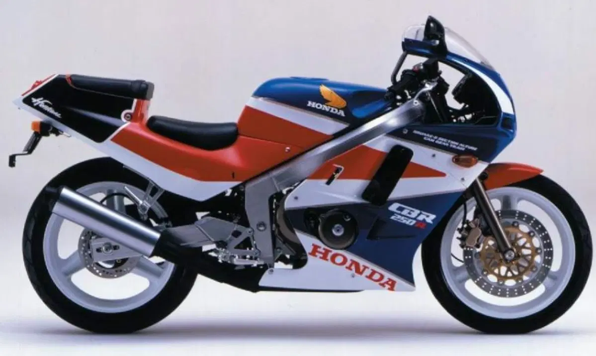 Honda CBR 250 RR. Ieri, oggi e la storia che cambia (7)