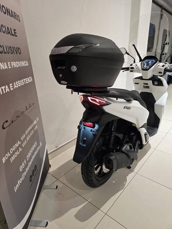 Voge Sfida SR16 200 (2025) (2)