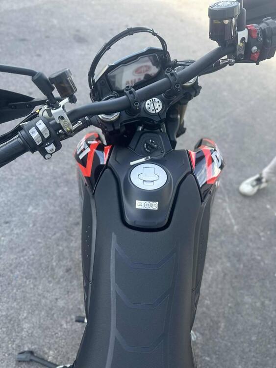 Ducati Hypermotard 698 Mono RVE (2024 - 25) (2)