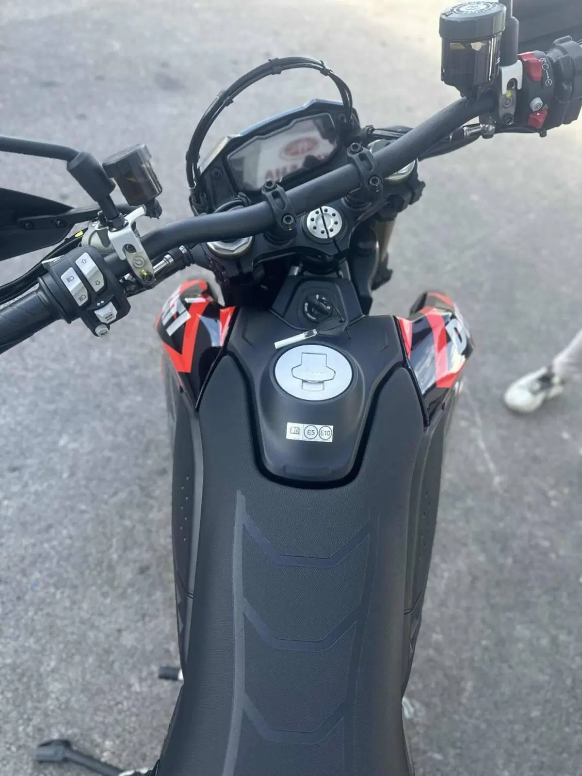 Ducati Hypermotard 698 Mono RVE (2024 - 26) (2)