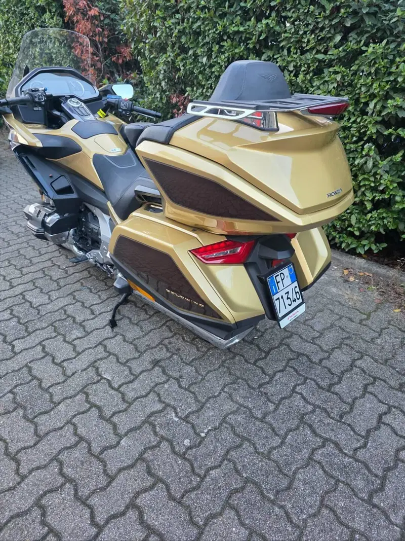 Honda GL 1800 Gold Wing Tour 50° Anniversario (2025 - 26) (2)