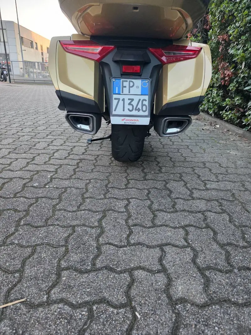 Honda GL 1800 Gold Wing Tour 50° Anniversario (2025 - 26) (3)