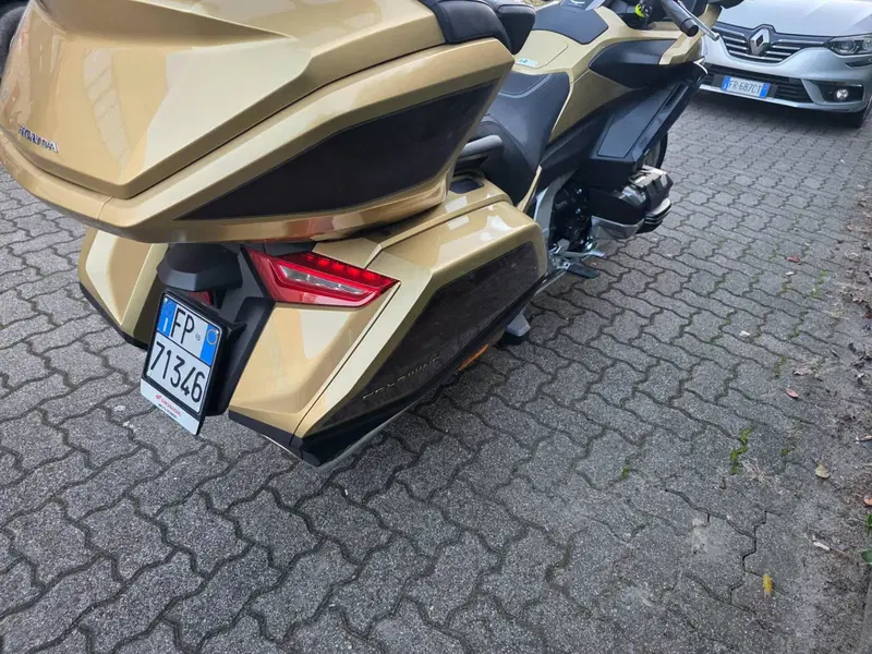 Honda GL 1800 Gold Wing Tour 50° Anniversario (2025 - 26) (4)