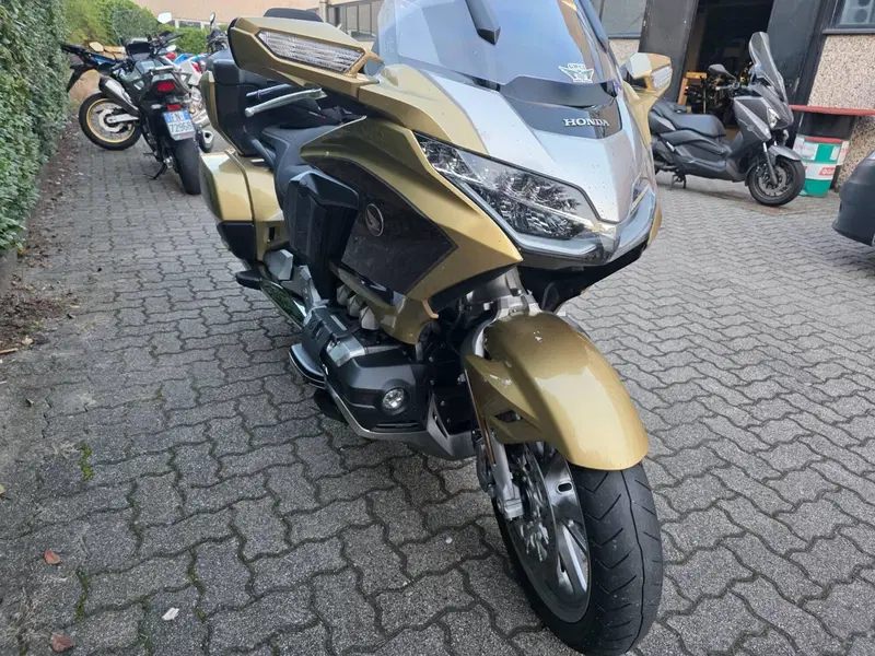 Honda GL 1800 Gold Wing Tour 50° Anniversario (2025 - 26) (6)