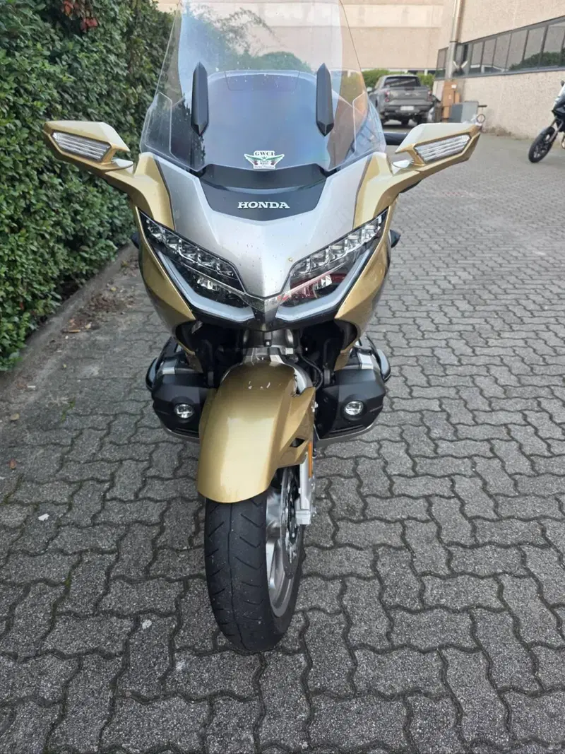 Honda GL 1800 Gold Wing Tour 50° Anniversario (2025 - 26) (7)