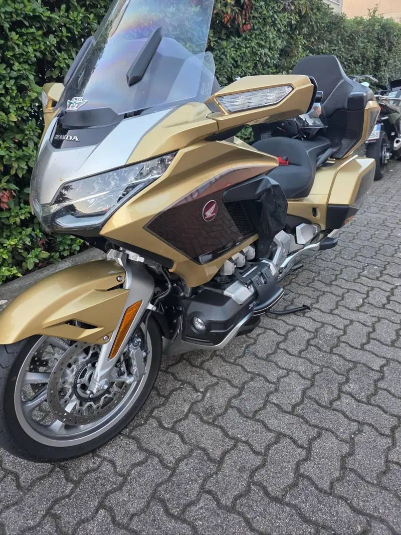 Honda GL 1800 Gold Wing Tour 50° Anniversario (2025 - 26) (8)