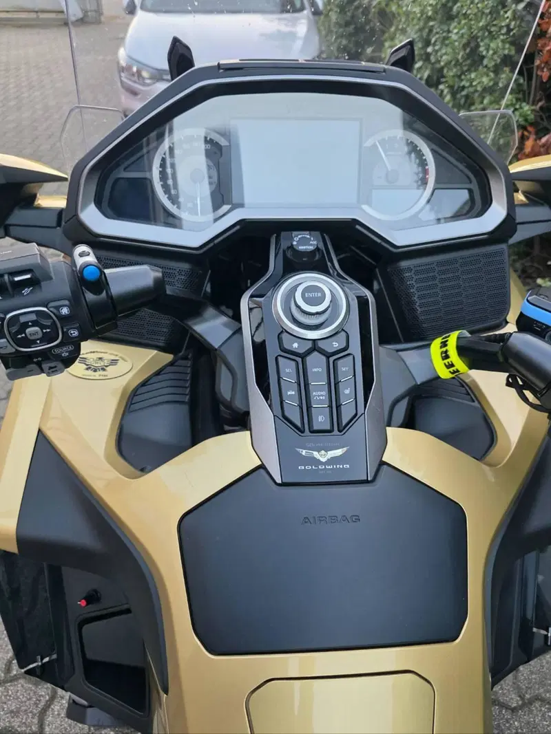 Honda GL 1800 Gold Wing Tour 50° Anniversario (2025 - 26) (10)