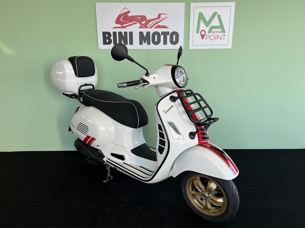 Vespa GTS 300 Super Racing Sixties Hpe (2021 - 22) (2)