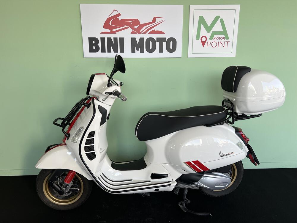 Vespa GTS 300 Super Racing Sixties Hpe (2021 - 22) (5)