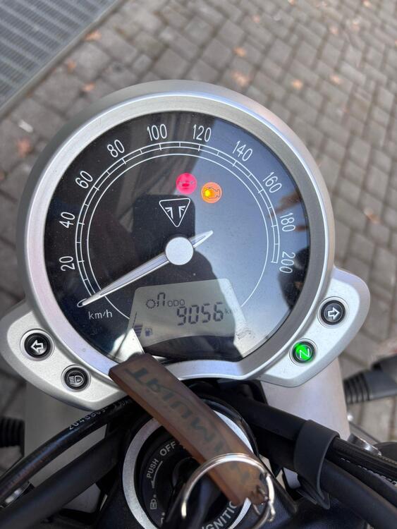 Triumph Street Twin 900 (2017 - 18) (5)