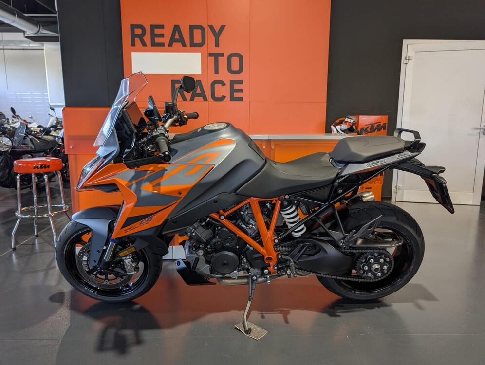 KTM 1290 Super Duke GT (2022 - 25) (2)