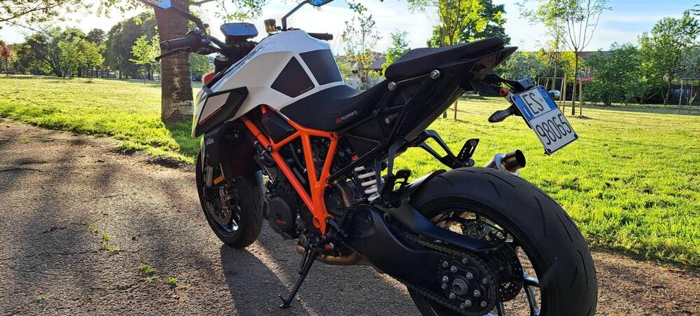 KTM 1290 Super Duke R (2019) (3)