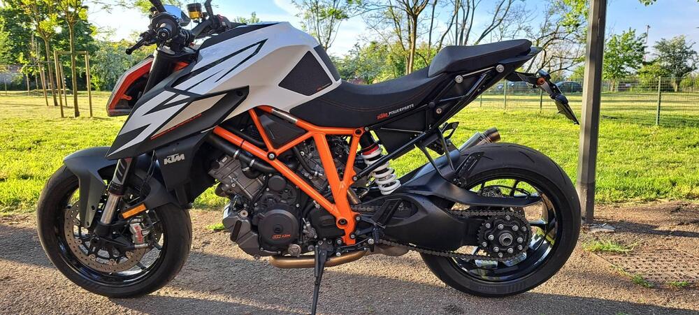 KTM 1290 Super Duke R (2019) (5)