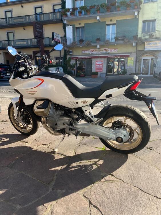Moto Guzzi V100 Mandello (2022 - 24) (2)