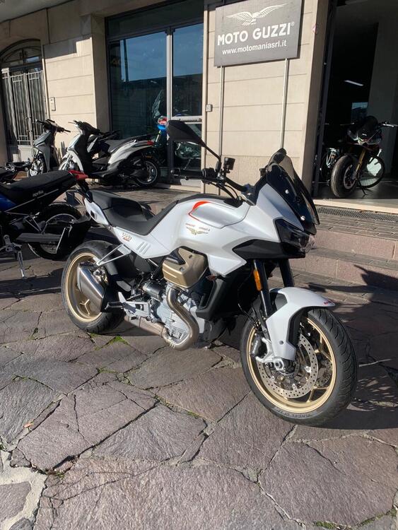 Moto Guzzi V100 Mandello (2022 - 24) (3)