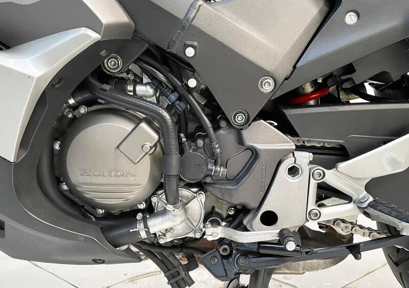 モウ Vendo Honda Crossrunner ABS (2010 - 14) usata a Concesio (codice