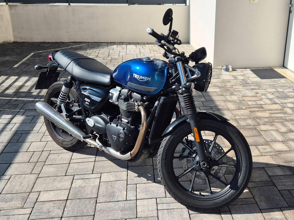 Triumph Street Twin 900 (2021 - 22) (3)
