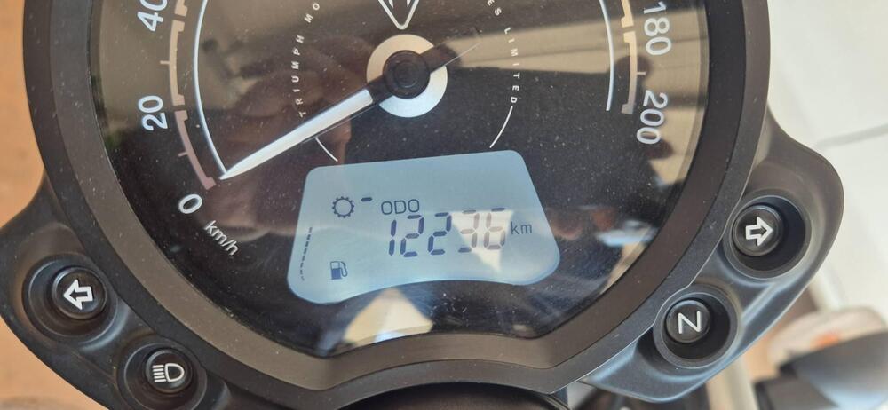 Triumph Street Twin 900 (2021 - 22) (5)