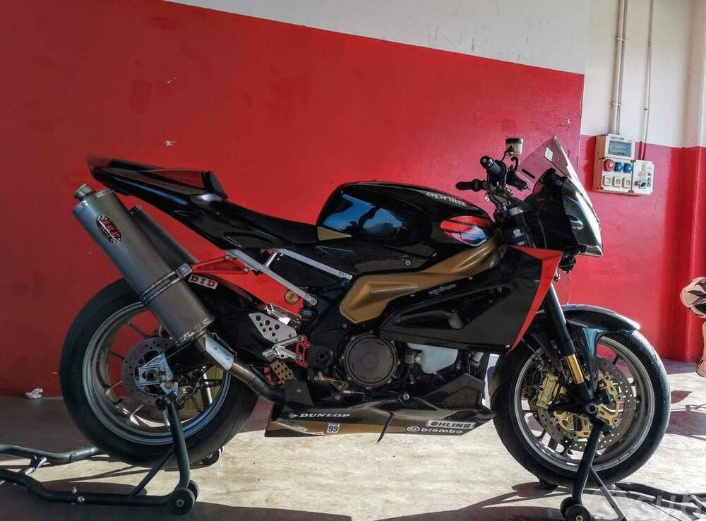 Aprilia Tuono 1000 R Factory (2004 - 05) (2)