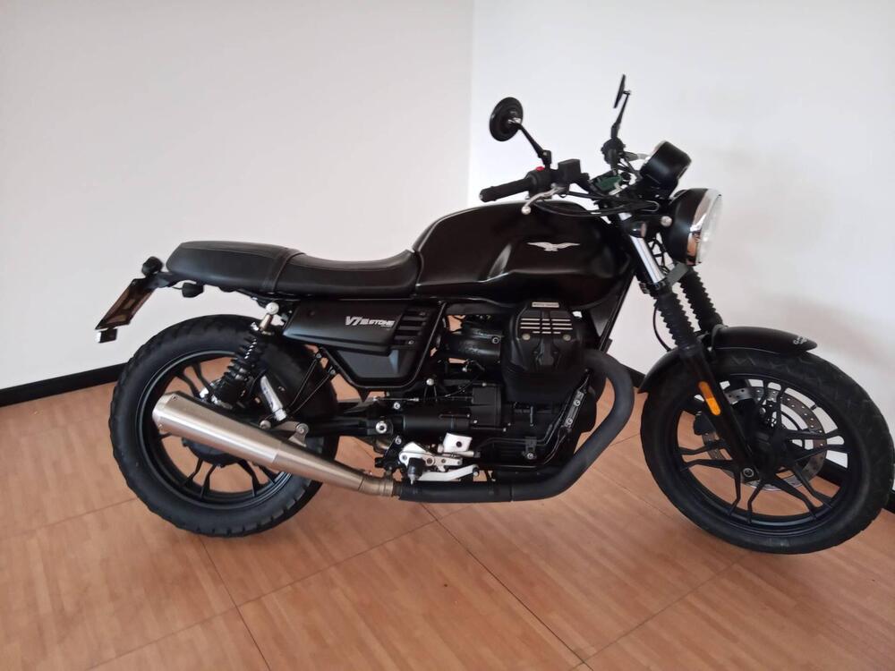 Moto Guzzi V7 III Stone (2017 - 20)