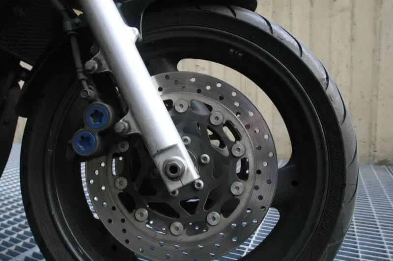 Yamaha FZS 600 Fazer (2002 - 03) (9)