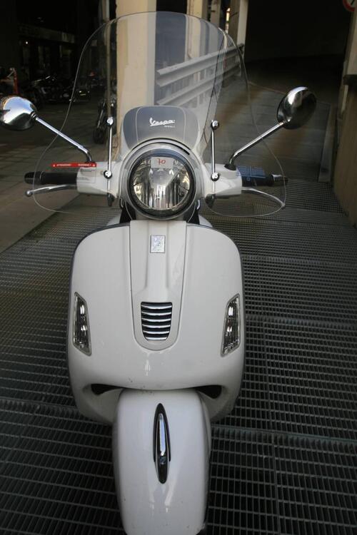Vespa GTS 300 Super (2008 - 16) (2)