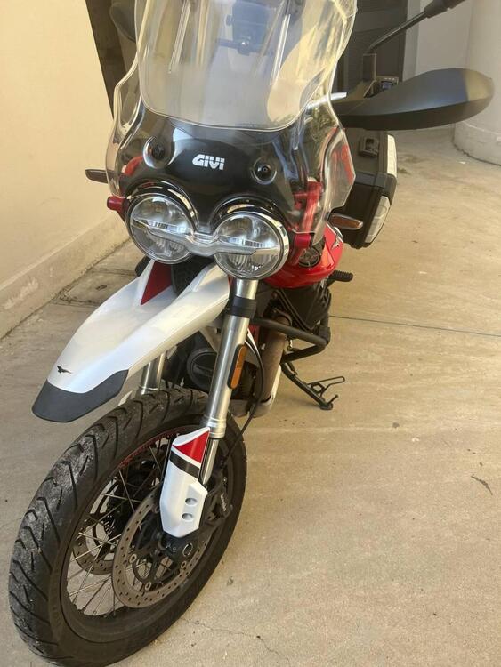 Moto Guzzi V85 TT Evocative Graphics (2021 - 23) (3)