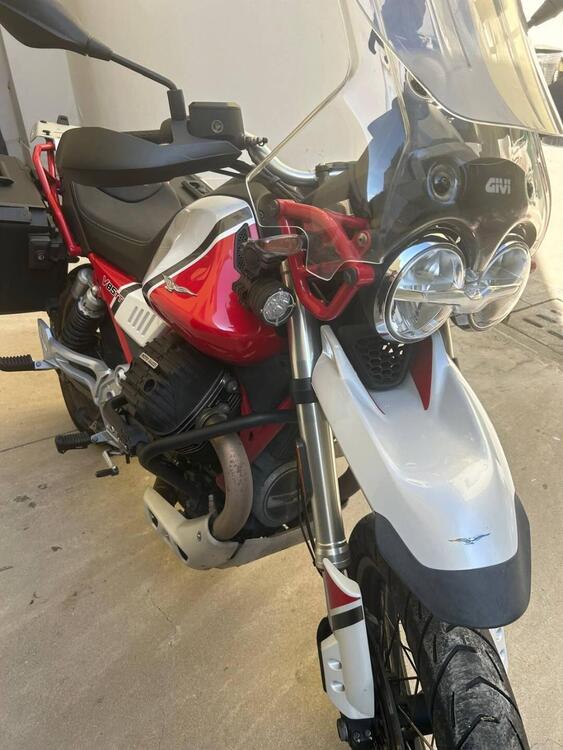 Moto Guzzi V85 TT Evocative Graphics (2021 - 23) (4)