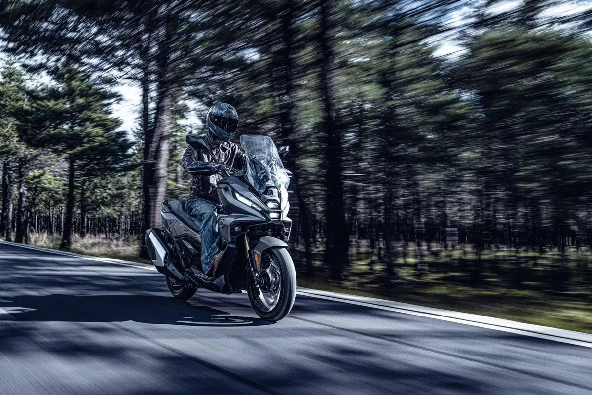 A EICMA 2025 arriva il Voge SR450X! Motore bicilindrico e cerchio anteriore da 17" [VIDEO] (2)