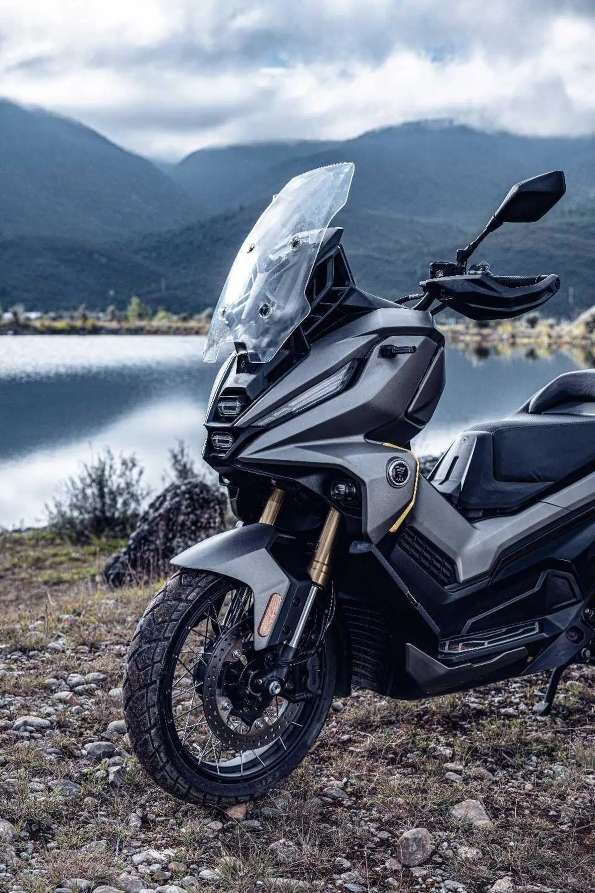 A EICMA 2025 arriva il Voge SR450X! Motore bicilindrico e cerchio anteriore da 17" [VIDEO] (3)