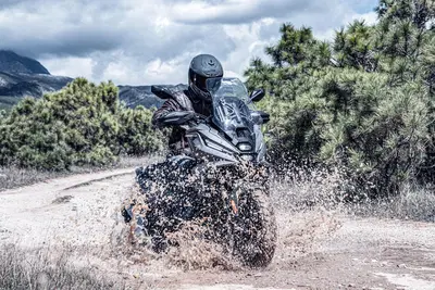 A EICMA 2025 arriva il Voge SR450X! Motore bicilindrico e cerchio anteriore da 17" [VIDEO]
