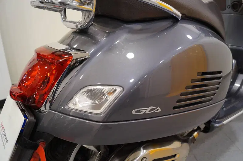 Vespa GTS 300 Touring Hpe (2021 - 22) (5)
