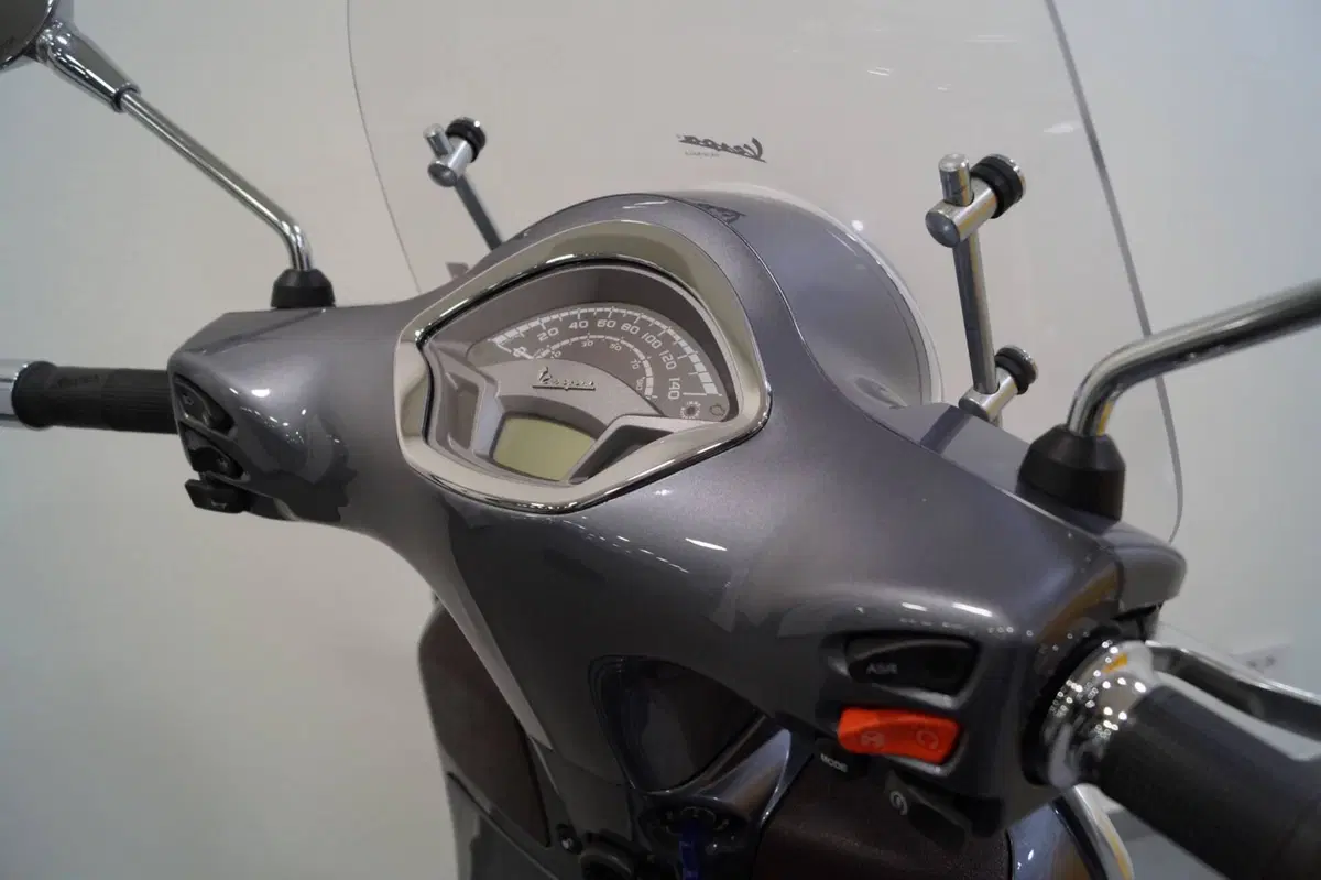 Vespa GTS 300 Touring Hpe (2021 - 22) (7)
