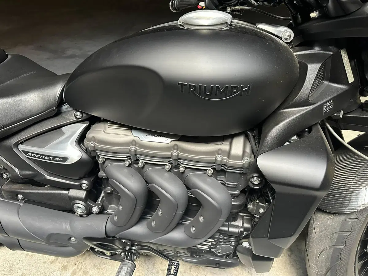 Triumph Rocket 3 R (2021 - 24) (3)