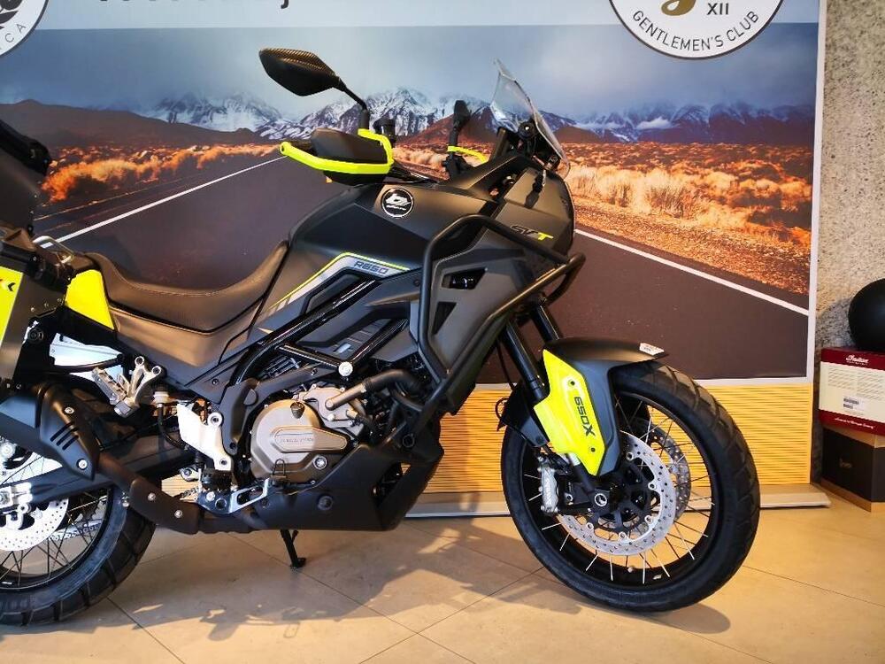 QJ Motor SVT 650 X (2025) (4)