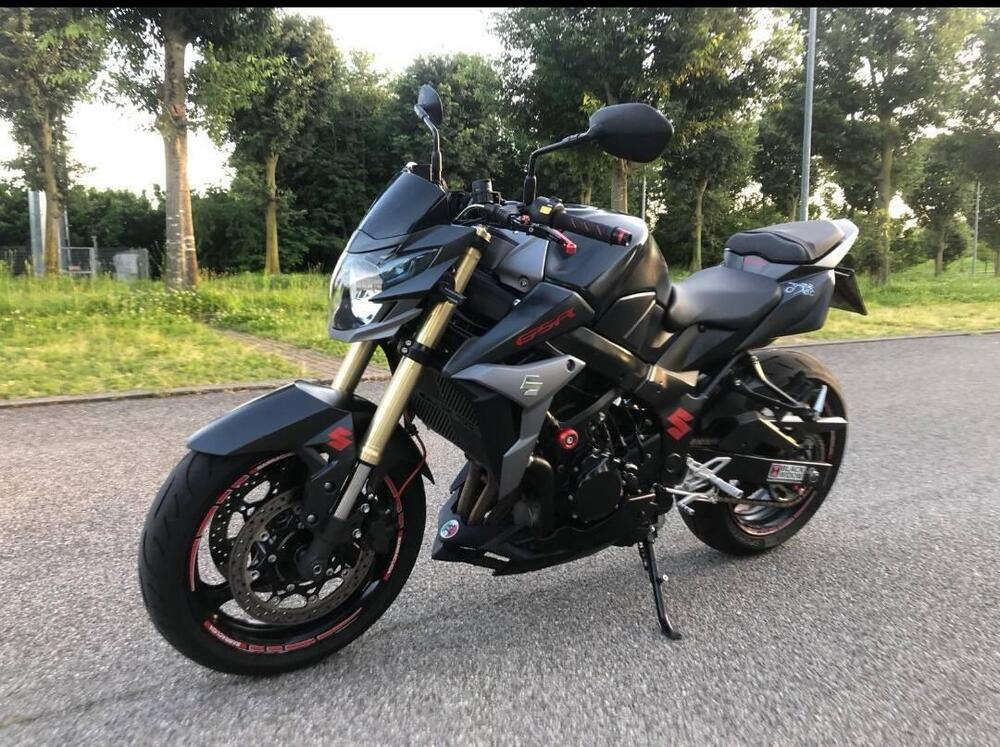Suzuki GSR 750 Mat Black L.E. (2013 - 14) (3)