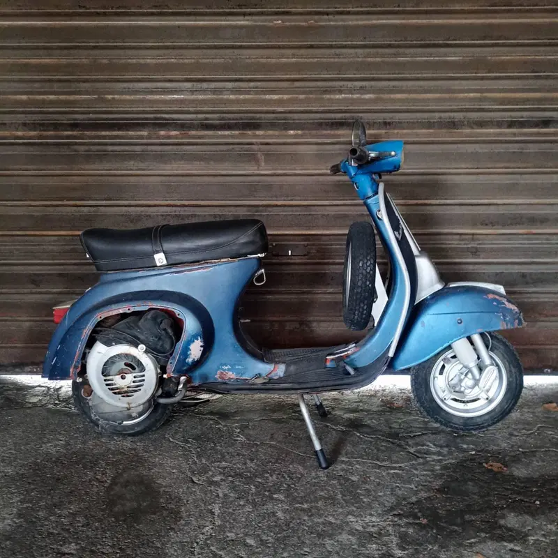 Vespa V5A2T  2ª serie 3 marce faro quadrato ruote 9"