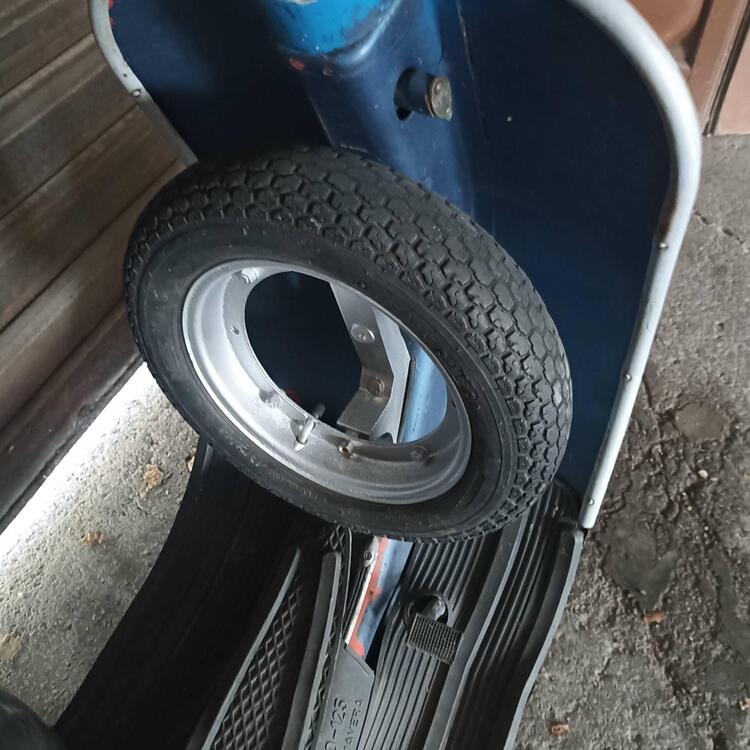 Vespa V5A2T  2ª serie 3 marce faro quadrato ruote 9