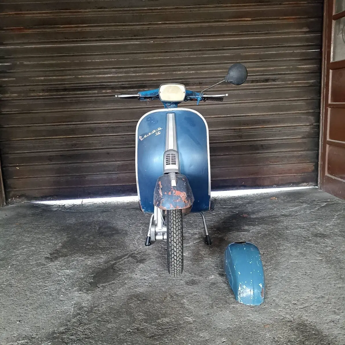 Vespa V5A2T  2ª serie 3 marce faro quadrato ruote 9" (10)